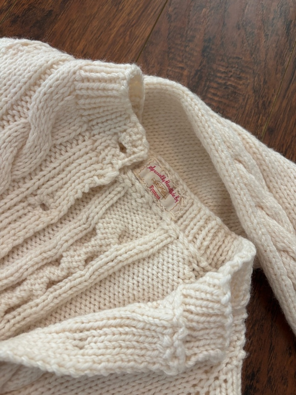 Vintage 1950’s hand knit Cable Knit Irish wool Cream Cardigan sweater size S - Picture 2 of 15
